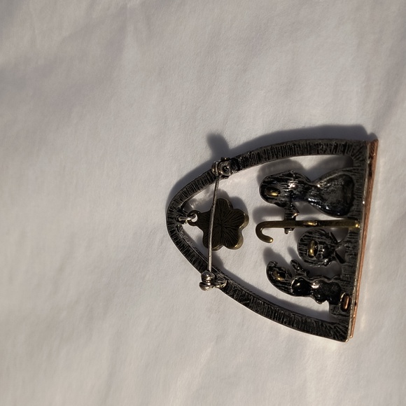 Vintage Nativity Creche scene with clear crystal star brooch - Picture 2 of 2